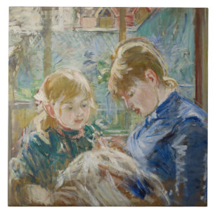 Die Tochter der Künstlerin, Julie, mit ihrem Jung Fliese