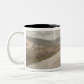 Die toskanische Straße, c.1899 (Brett) Zweifarbige Tasse (Links)