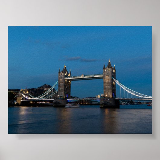 Die Tower Bridge zur blauen Stunde Poster (Vorne)