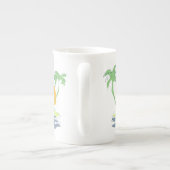 Die tropische Küste der Insel. Kontur Porzellantasse (Rückseite)