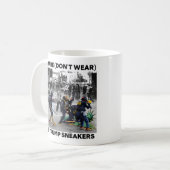 "DIE TRUMP-SNEAKER" KAFFEETASSE (Vorderseite Links)