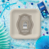 Die Tür wird geöffnet, und die Papiertafel wird ge Pappteller (Party)