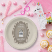 Die Tür wird geöffnet, und die Papiertafel wird ge Pappteller (Party)