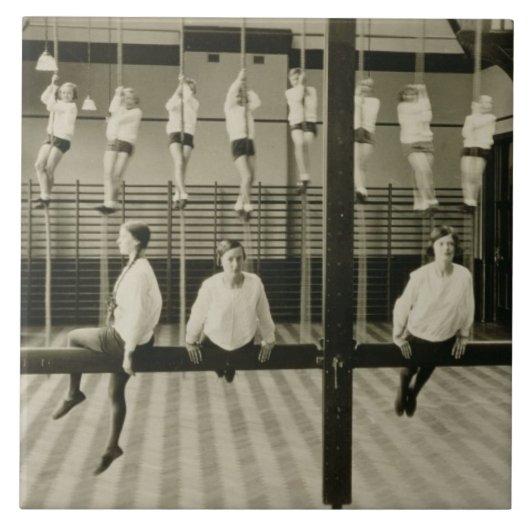 Die Turnhalle, London-Mittelschule für Mädchen, 19 Fliese (Vorderseite)