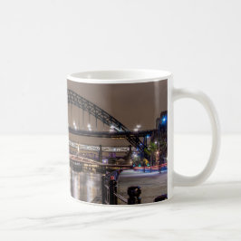 Die Tyne-Brücke in der Nacht Kaffeetasse