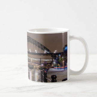 Die Tyne-Brücke in der Nacht Kaffeetasse