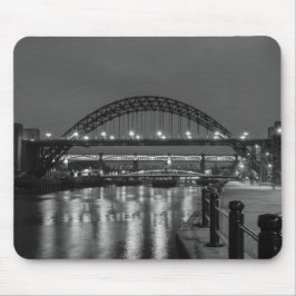 Die Tyne-Brücke in der Nacht Mousepad