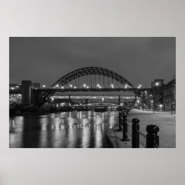 Die Tyne-Brücke in der Nacht Poster