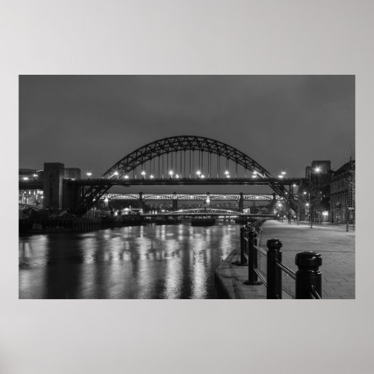 Die Tyne-Brücke in der Nacht Poster (Vorne)