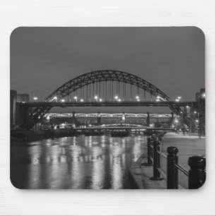 Die tyne-Brücke nachts Mousepad