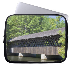 Die überdachte Brücke Stone Mountain bei Stone Laptopschutzhülle