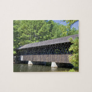 Die überdachte Brücke Stone Mountain bei Stone Puzzle
