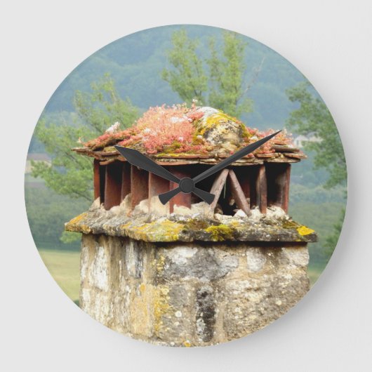 Die Uhr der antiken französischen Schornsteinmauer (Vorderseite)