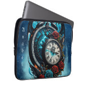 Die Uhr im Nebel der Unendlichkeit. Laptopschutzhülle (Vorne Rechts)