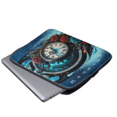 Die Uhr im Nebel der Unendlichkeit. Laptopschutzhülle (Vorne Knopf)