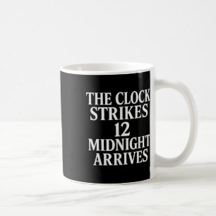 Die Uhr schlägt 12 Mitternacht kommt Meme _2 Kaffeetasse