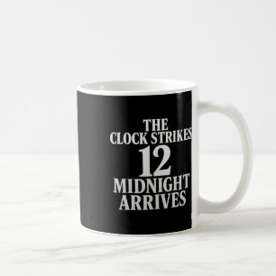 Die Uhr schlägt 12 Mitternacht kommt Meme  Kaffeetasse