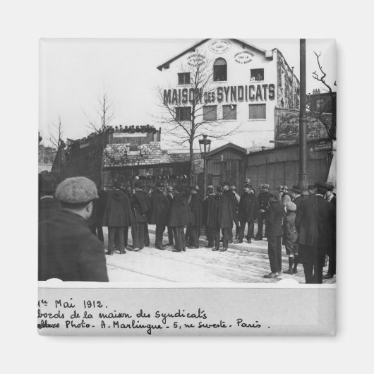 Die Umgebung des Maison des Syndicats, Magnet (Vorne)
