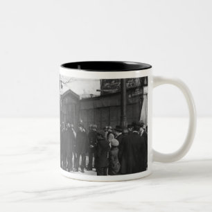 Die Umgebungen des Maison DES Syndicats, Zweifarbige Tasse