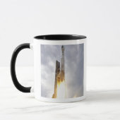 Die United Launch Alliance Atlas V Raketenlifte Tasse (Links)