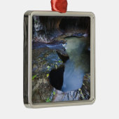 Die Untergrundbahnschlitzschlucht Ornament Aus Metall (Rechts)