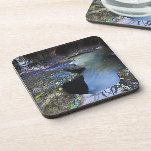 Die Untergrundbahnschlitzschlucht Untersetzer (Linke Seite)