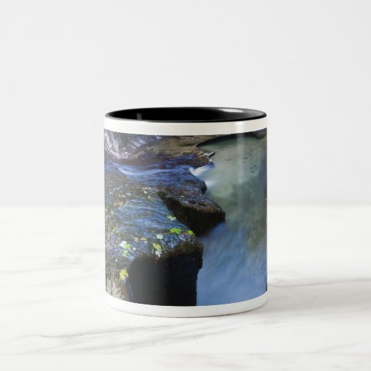 Die Untergrundbahnschlitzschlucht Zweifarbige Tasse (Mittel)