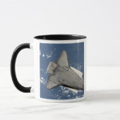 Die Unterseite des Space Shuttles Discovery 2 Tasse (Links)