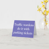 Die Verkehrswarden machen das mit Parktickets Karte (Gelbe Blume)