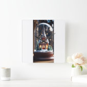 "Die verzauberte Winterkirche in einer Schneeglobe Quadratische Wanduhr (Zuhause)