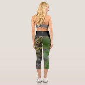 Die Verzauberungen der Erde Capri Leggings (Rückseite)