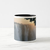 Die Victoriafälle, Simbabwe, Afrika Zweifarbige Tasse (Mittel)