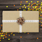 Die Vielfalt der schwarzen Musiknoten in Weiß Satinband