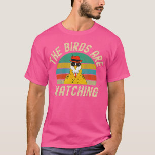 Die Vögel sehen zu, wie sie die amerikanische Voge T-Shirt