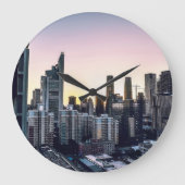 DIE WACHSENDE STADT GROßE WANDUHR (Vorderseite)