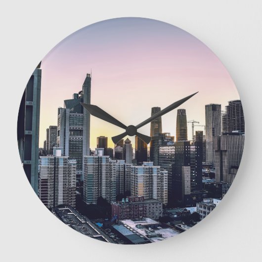 DIE WACHSENDE STADT GROßE WANDUHR (Vorderseite)