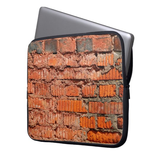 Die Wand aus rotem Ziegelstein ist veraltet, alt,  Laptopschutzhülle (Vorderseite Links)