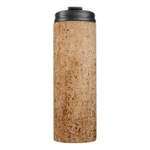Die Wand ist aus rostfreiem Eisen, die Einrichtung Thermosbecher
