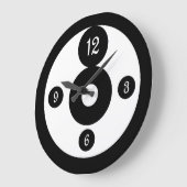 Die Wand-Uhr wird von Schwarz-Weiß-Grafikkreisen u Große Wanduhr (Winkel)