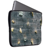 Die Wände sind aus vierbraunem Holz Laptopschutzhülle (Vorne Rechts)