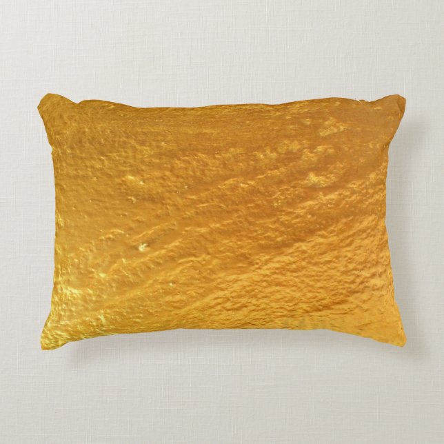 Die Wandstruktur aus goldfarbenem Beton ist abstra Dekokissen (Vorderseite)