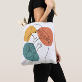 Die Wärme der Umarmung einer Mutter: Minimalistisc Tasche (Von Nahem)