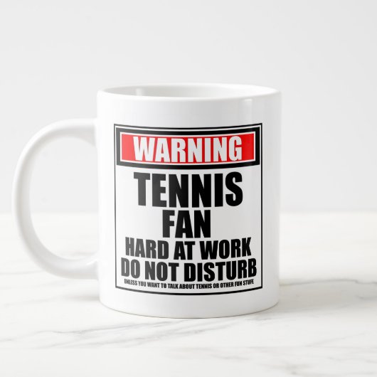 Die Warnung vor dem Tennisschläger bei der Arbeit  Jumbo-Tasse (Links)