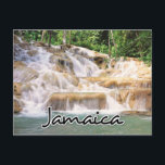 Die Wasserfälle von Jamaica Dunn schließen Postkarte<br><div class="desc">Dunn's River Falls ist ein berühmter Wasserfall in der Nähe von Ocho Rios, Jamaika. Es ist einer der wenigen Travertinwasserfälle der Welt, der direkt ins Meer abfällt. Als lebendiges und wachsendes Phänomen beschrieben, regeneriert es sich kontinuierlich von den Ablagerungen von Travertin-Gestein, das Ergebnis der Niederschlagung von Calciumcarbonat aus dem Fluss,...</div>