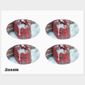 Die Weihnachtstasche im Schnee Ovaler Aufkleber (Blatt)