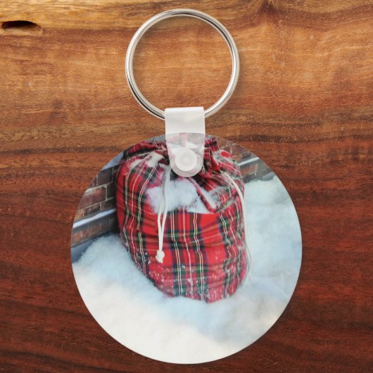 Die Weihnachtstasche im Schnee Schlüsselanhänger (Vorderseite)