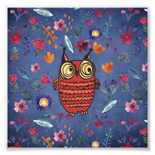 Die weise Vogeleule im Blumengarten Fotodruck (Vorne)