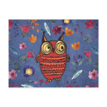 Die weise Vogeleule im Blumengarten