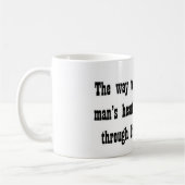 Die Weise zum Herzen eines Mannes ist durch seine… Kaffeetasse (Links)
