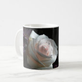 Die weiße Rose Kaffeetasse (Vorderseite Links)
